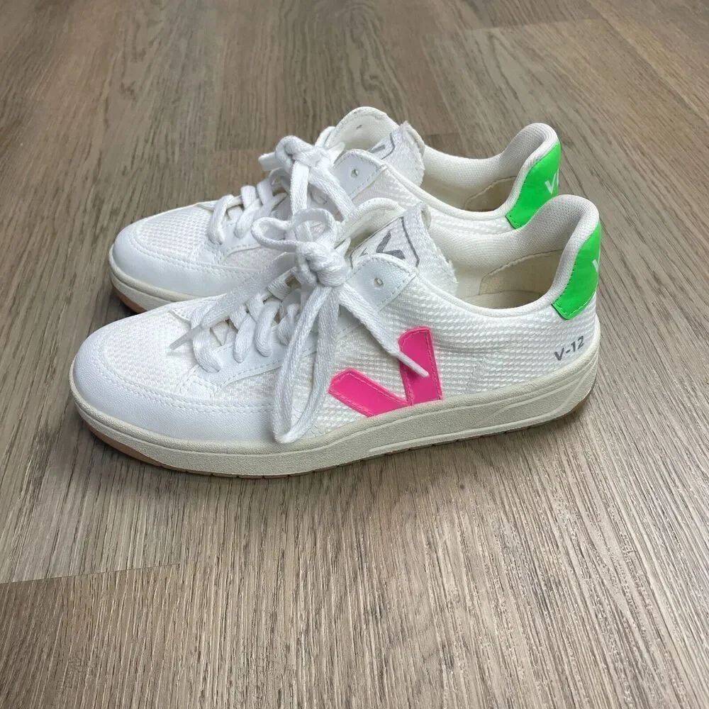 Veja Womens Size 4 White V-12 Low Top Laced Up